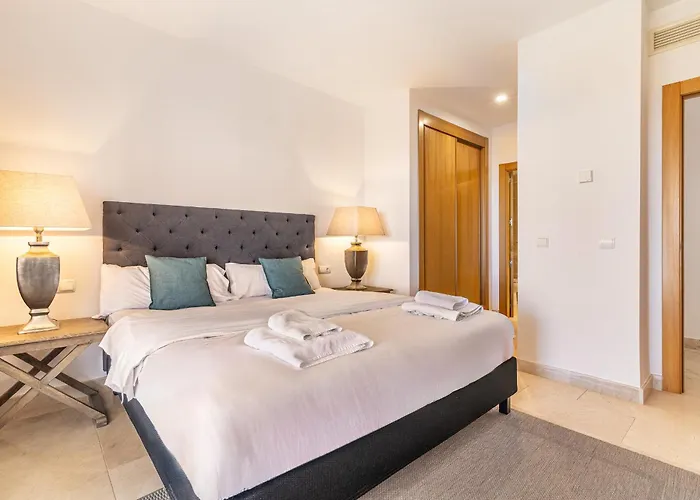 Sea Views And Garden In Hacienda Cifuentes Estepona