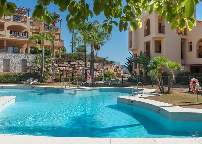Apartment Sea Views And Garden In Hacienda Cifuentes Estepona